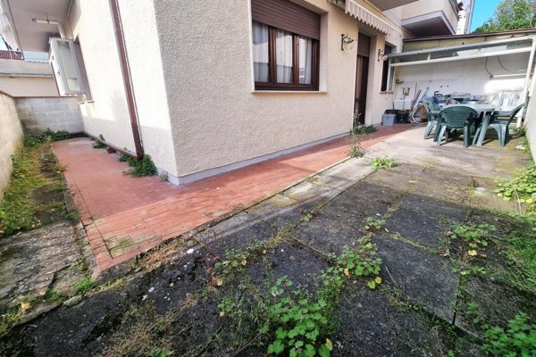 appartamento in vendita a Viareggio in zona Marco Polo