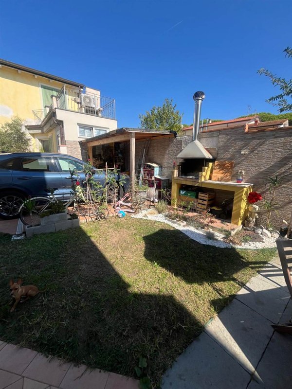 casa indipendente in vendita a Viareggio in zona Centro Storico