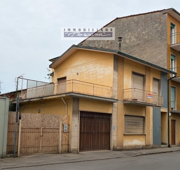 casa indipendente in vendita a Viareggio