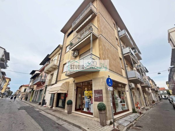 locale commerciale in vendita a Viareggio