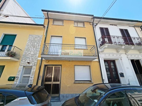 casa indipendente in vendita a Viareggio in zona Centro Storico