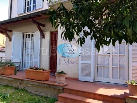 casa indipendente in vendita a Viareggio in zona Cinquini