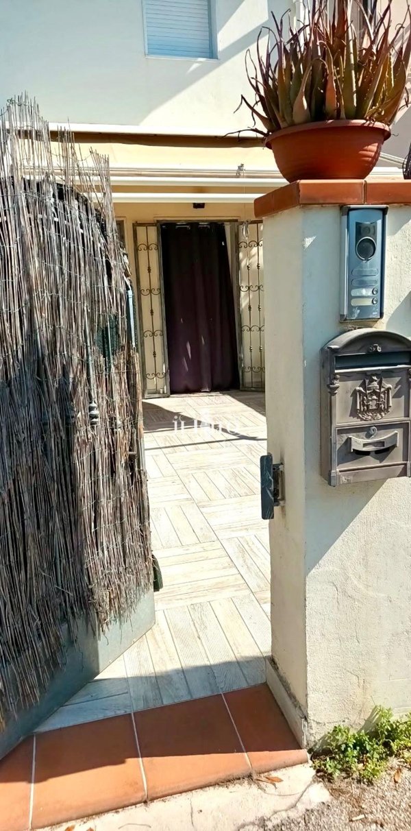 casa indipendente in vendita a Viareggio
