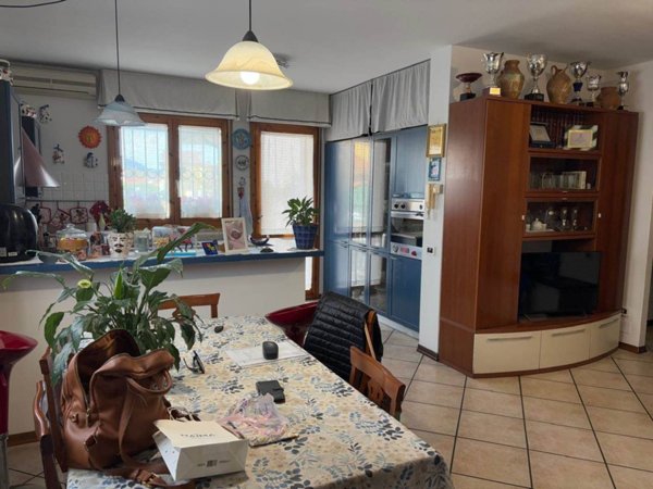 appartamento in vendita a Viareggio in zona Torre del Lago