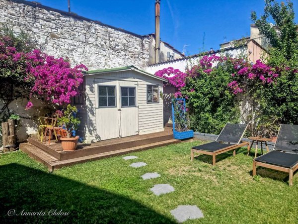 casa indipendente in vendita a Viareggio in zona Centro Storico