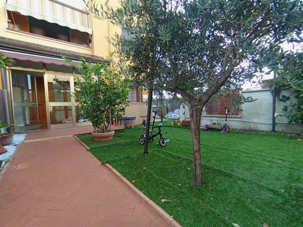appartamento in vendita a Viareggio in zona Torre del Lago