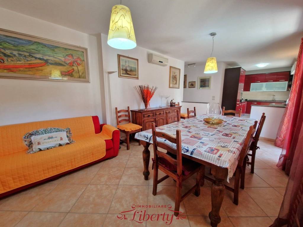 casa indipendente in vendita a Viareggio in zona Campo d'Aviazione
