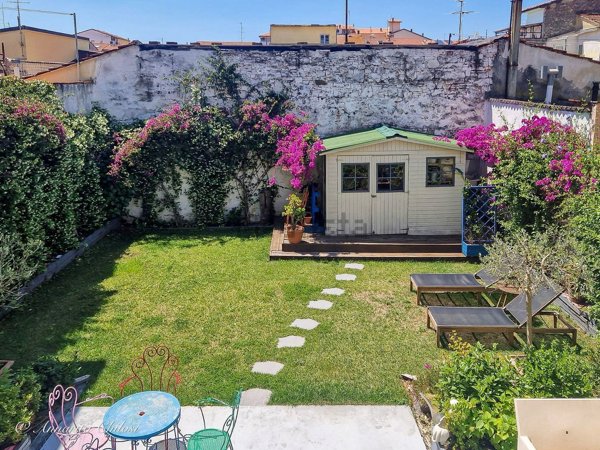 casa indipendente in vendita a Viareggio in zona Centro Storico