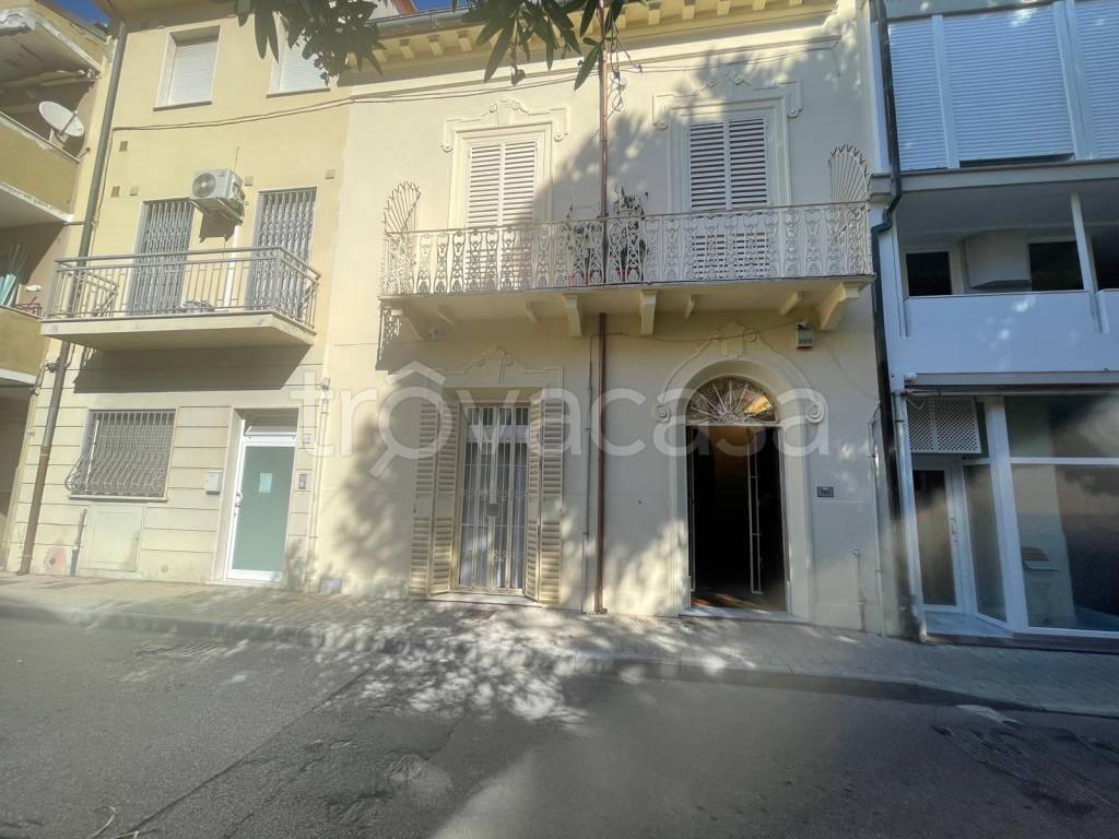 casa indipendente in vendita a Viareggio