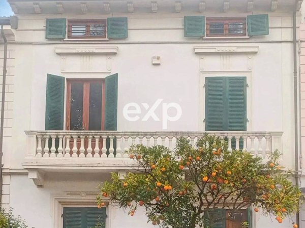 casa indipendente in vendita a Viareggio in zona Marco Polo