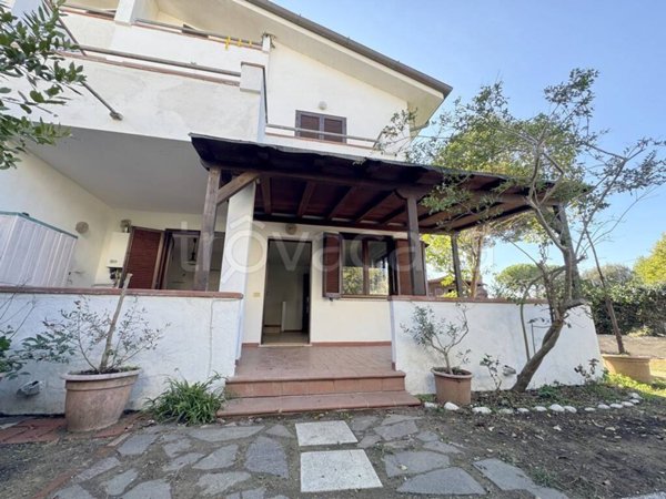 casa indipendente in vendita a Viareggio in zona Torre del Lago
