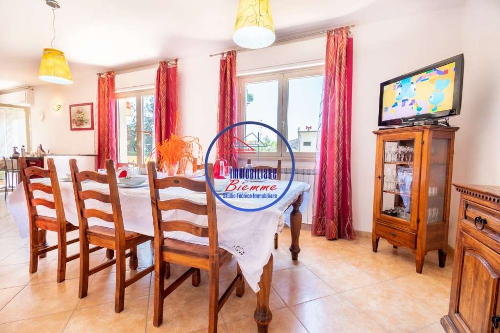 casa indipendente in vendita a Viareggio in zona Campo d'Aviazione