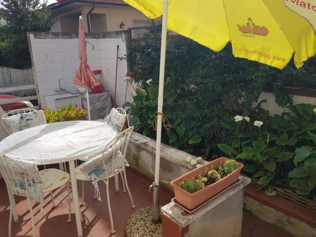 casa indipendente in vendita a Viareggio in zona Torre del Lago