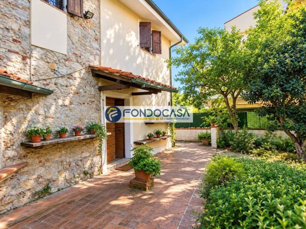 casa indipendente in vendita a Viareggio in zona Marco Polo