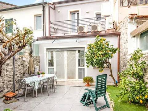 casa indipendente in vendita a Viareggio in zona Centro Storico