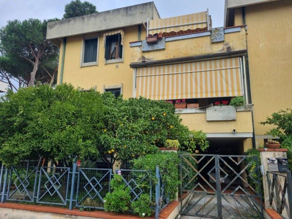 casa indipendente in vendita a Viareggio in zona Torre del Lago