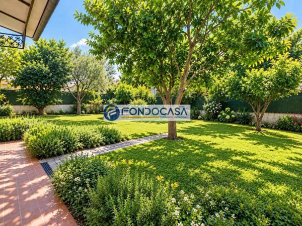 casa indipendente in vendita a Viareggio in zona Marco Polo