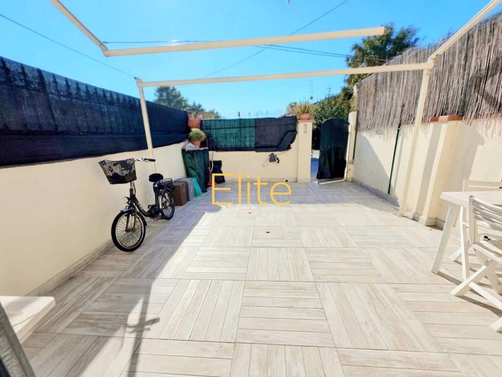 casa indipendente in vendita a Viareggio