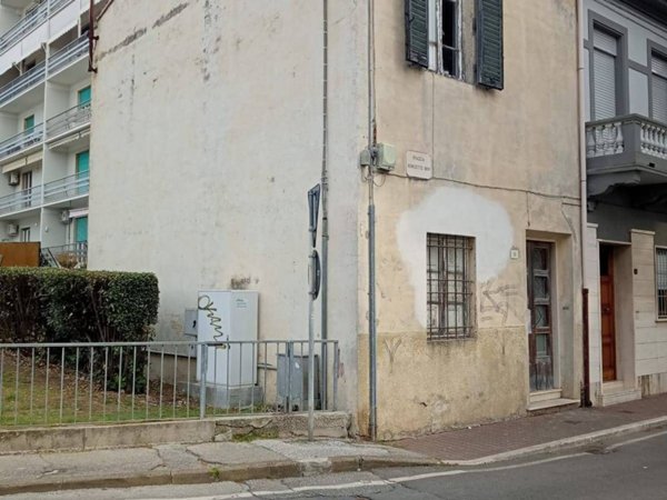 casa indipendente in vendita a Viareggio in zona Campo d'Aviazione