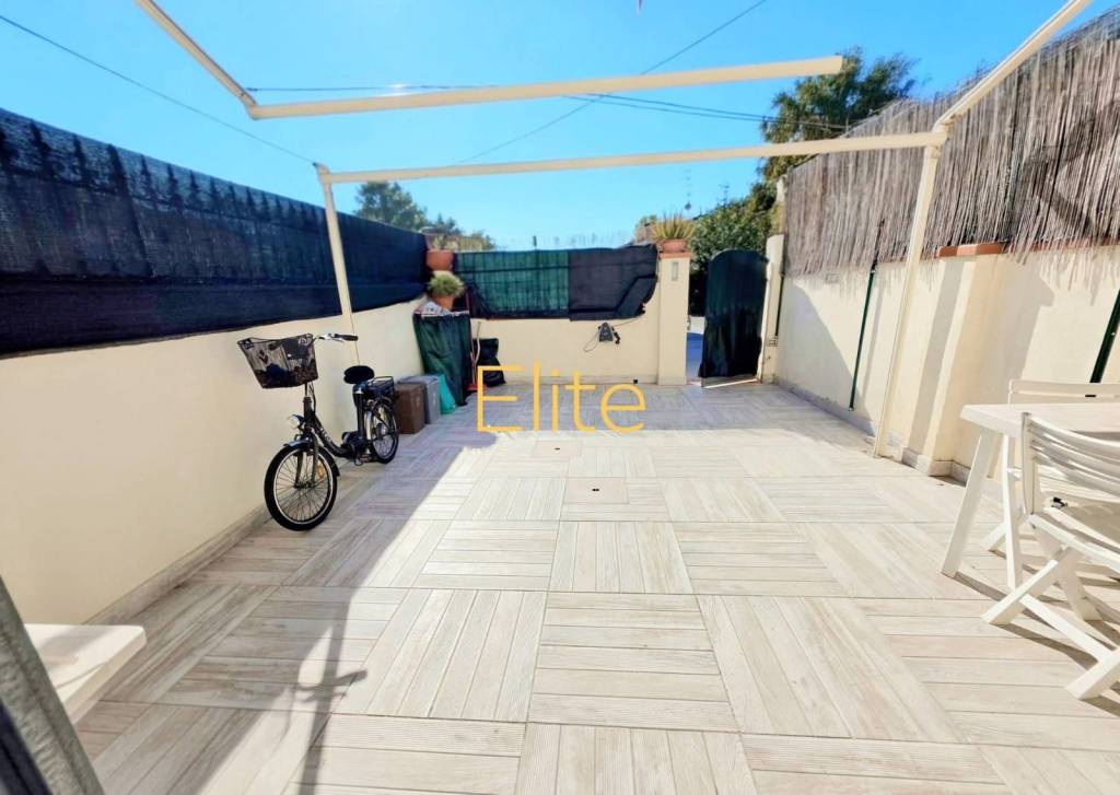 casa indipendente in vendita a Viareggio