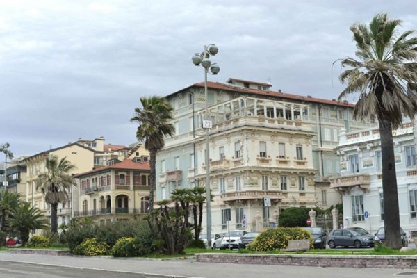 casa indipendente in vendita a Viareggio
