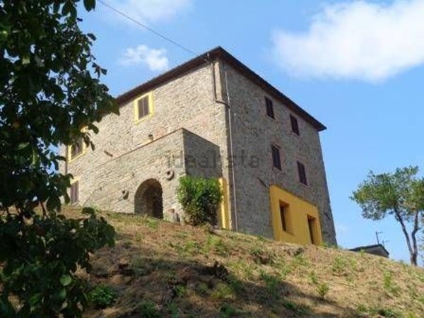 casa indipendente in vendita a Villa Basilica