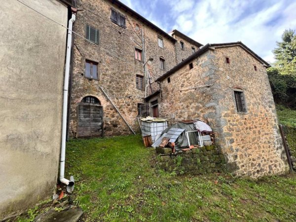 casa indipendente in vendita a Villa Basilica in zona Boveglio