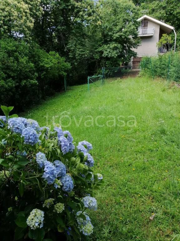 casa indipendente in vendita a Villa Basilica in zona Boveglio