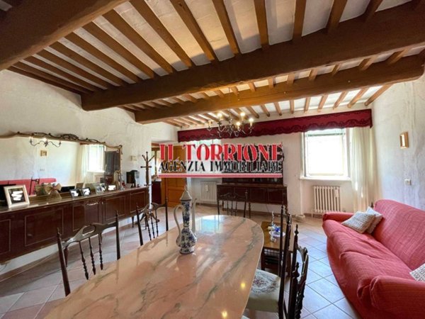 casa indipendente in vendita a Villa Basilica