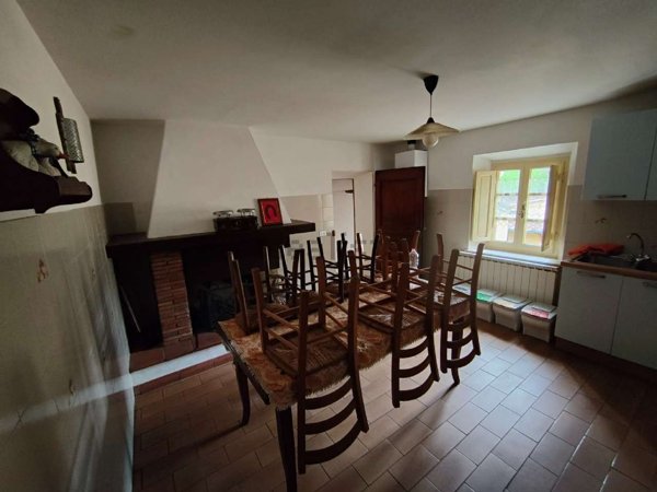 casa indipendente in vendita a Villa Basilica