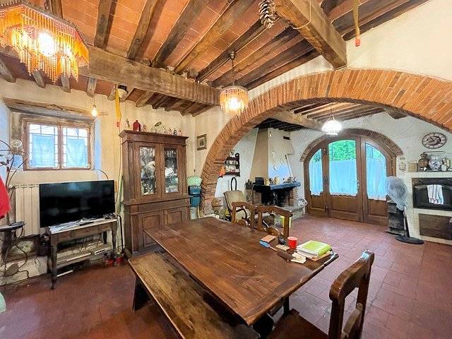 casa indipendente in vendita a Villa Basilica