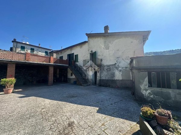 casa indipendente in vendita a Villa Basilica