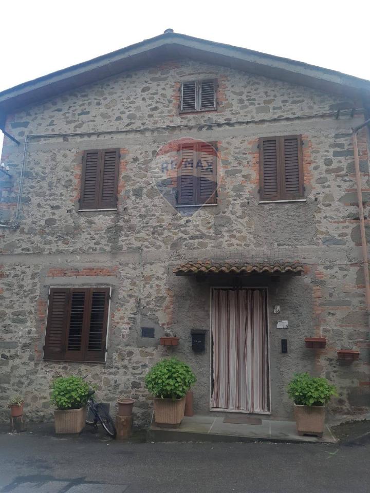 casa indipendente in vendita a Villa Basilica in zona Pariana