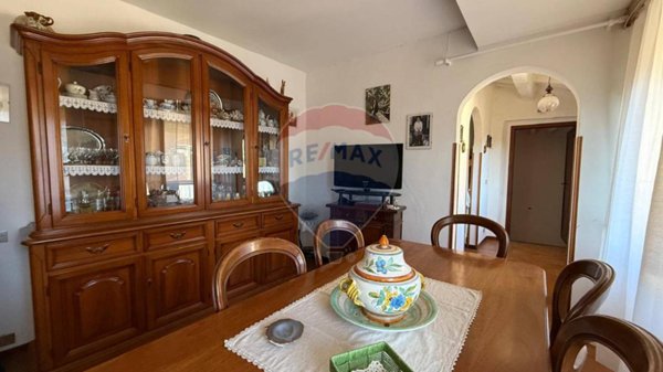 casa indipendente in vendita a Villa Basilica