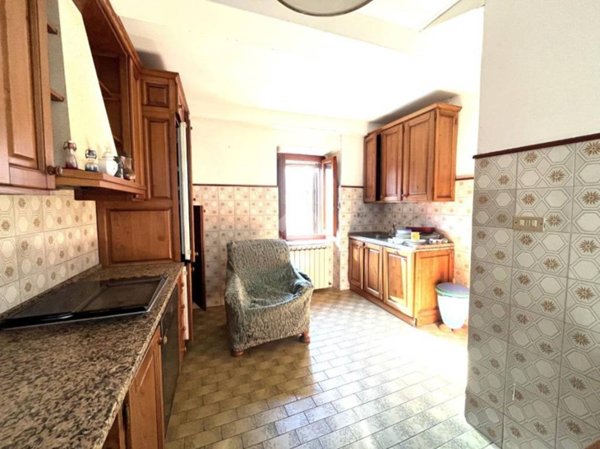 casa indipendente in vendita a Villa Basilica
