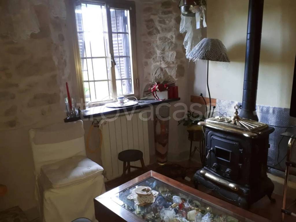casa indipendente in vendita a Villa Basilica in zona Boveglio
