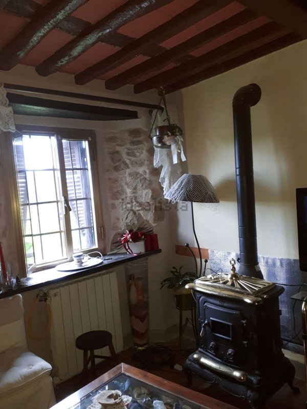 casa indipendente in vendita a Villa Basilica