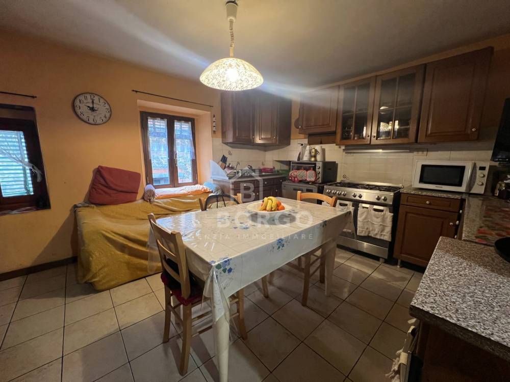 casa indipendente in vendita a Villa Basilica