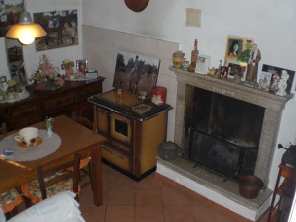 casa indipendente in vendita a Villa Basilica