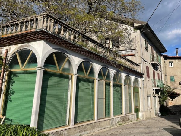casa indipendente in vendita a Villa Basilica in zona Boveglio