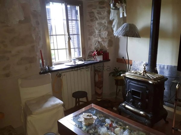 casa indipendente in vendita a Villa Basilica in zona Boveglio