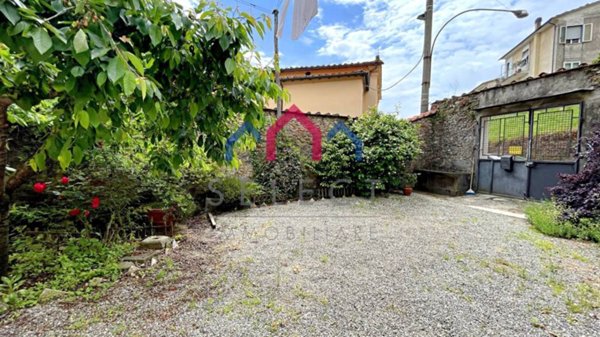 casa indipendente in vendita a Villa Basilica