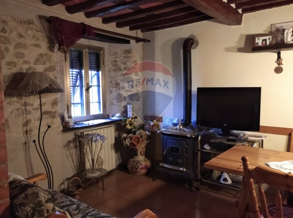 casa indipendente in vendita a Villa Basilica in zona Boveglio