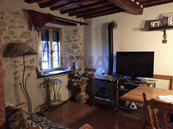 casa indipendente in vendita a Villa Basilica in zona Boveglio