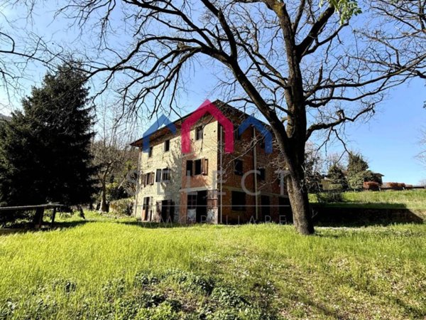 casa indipendente in vendita a Villa Basilica