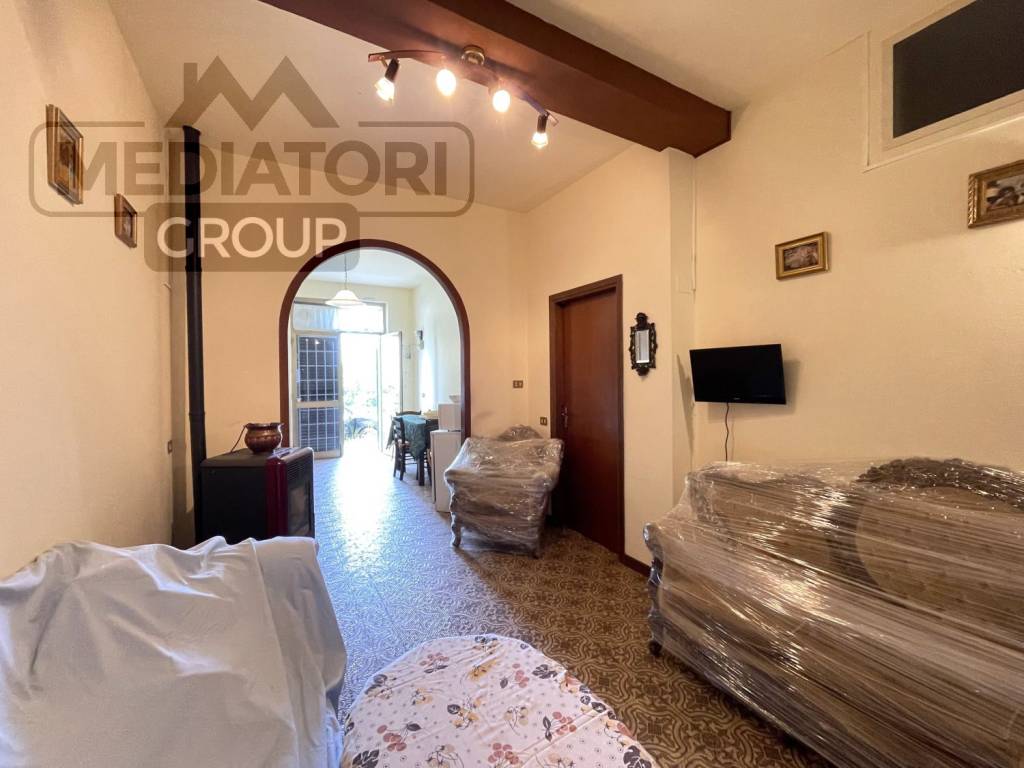 casa indipendente in vendita a Villa Basilica