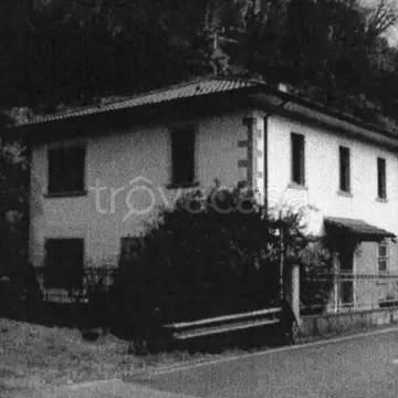 casa indipendente in vendita a Villa Basilica in zona Pracando