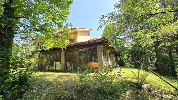 casa indipendente in vendita a Villa Basilica
