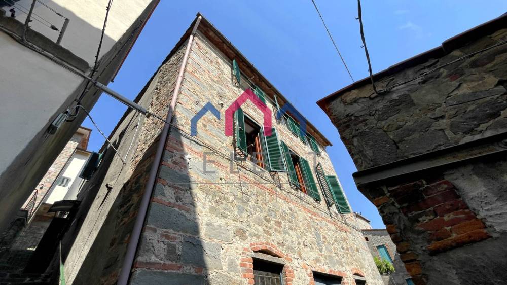 casa indipendente in vendita a Villa Basilica