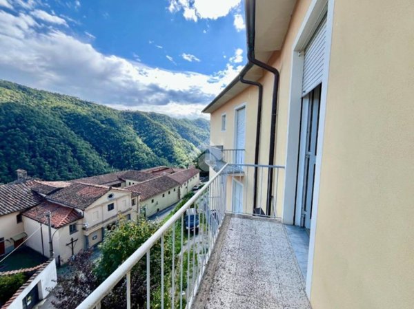 casa indipendente in vendita a Villa Basilica